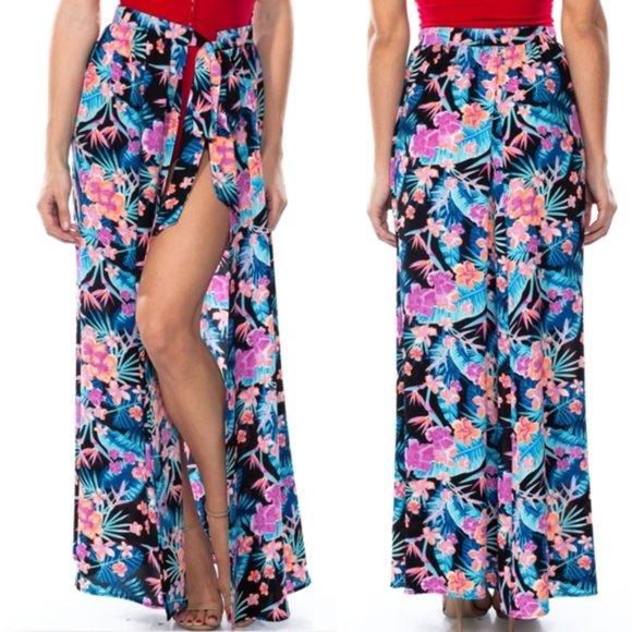 Swimsuit Cover Up / Sarong - Picture 2 of 3